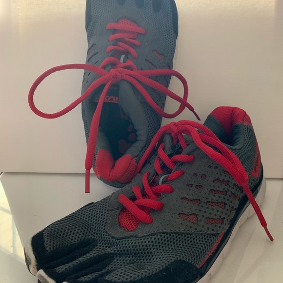 Boys Fila Skeleton-Toe Tennis Shoes - Picture 2 of 4